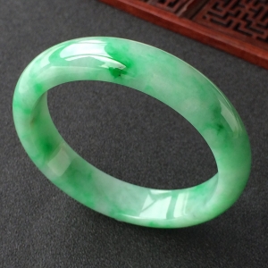 (超值推荐)糯冰种飘翠手镯(57.2mm)