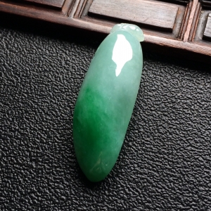 （超值推荐）糯冰种飘翠福瓜挂件