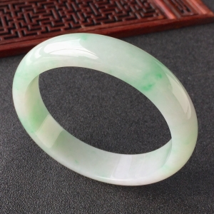 (超值推荐)糯冰种飘翠手镯(57.6mm)