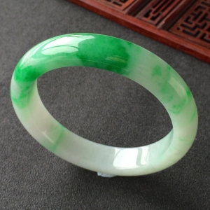 (超值推荐)糯冰种飘翠手镯(58mm)