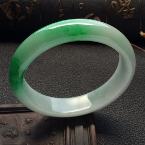 （超值推荐）糯冰种飘翠手镯（58.3mm）
