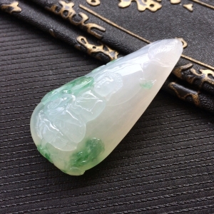 (超值推荐)糯冰种飘绿花释迦牟尼挂件