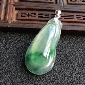 (超值推荐)冰种飘花福瓜挂件(金扣)
