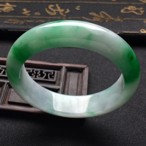 （超值推荐）糯冰种飘翠手镯（55.2mm）