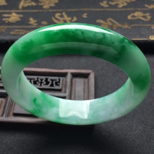 （超值推荐）糯冰种飘翠手镯（57mm）