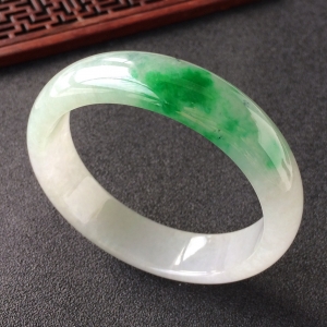(超值推荐)糯冰种飘翠手镯(56.5mm)