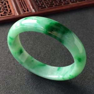 (超值推荐)糯冰种飘翠手镯(56.7mm)