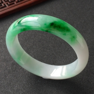 (超值推荐)糯冰种飘翠手镯(56.2mm)