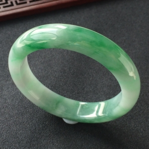 (超值推荐)糯冰种飘花手镯(55.7mm)