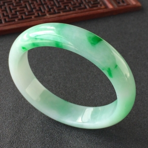 (超值推荐)糯冰种飘翠手镯(58.8mm)