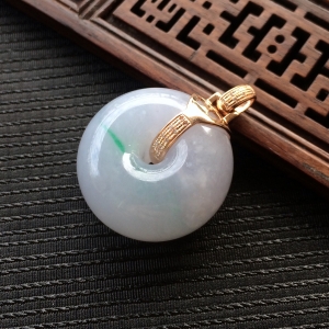 (超值推荐)糯冰种略飘翠镶玫瑰金钻石平安扣胸坠