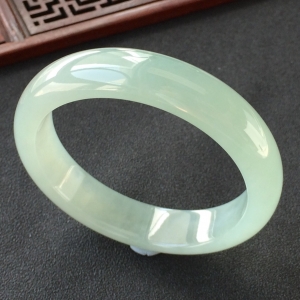 (超值推荐)糯冰种晴水手镯(55.6mm)
