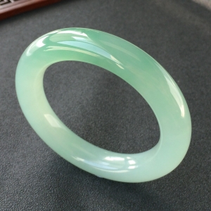 (超值推荐)糯冰种晴水圆条手镯(55.7mm)