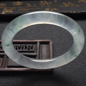 （超值推荐）冰种飘花圆条手镯（56.9mm）