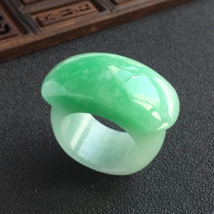 (超值推荐)糯冰种飘翠马鞍指环