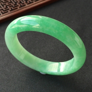 (超值推荐)糯冰种飘翠手镯(57.8mm)