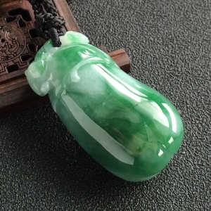 (超值推荐)糯冰种飘花福瓜挂件