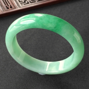 (超值推荐)糯冰种飘翠手镯(56.8mm)