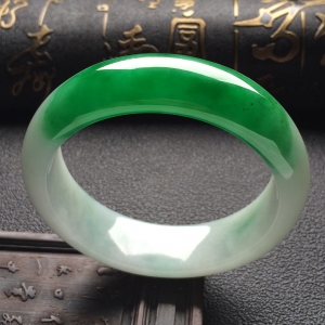 （超值推荐）糯冰种阳绿手镯（58mm）