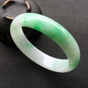 (超值推荐)糯冰种飘翠手镯(56.8mm)