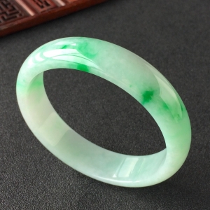 (超值推荐)糯冰种飘翠手镯(59.4mm)