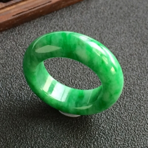 (超值推荐)糯冰种飘翠指环