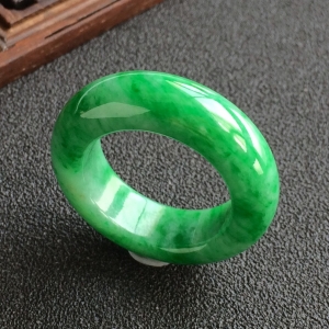 (超值推荐)糯冰种飘翠指环