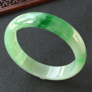 (超值推荐)糯冰种飘翠手镯(58.4mm)