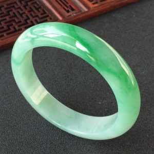 (超值推荐)糯冰种飘翠手镯(56.3mm)