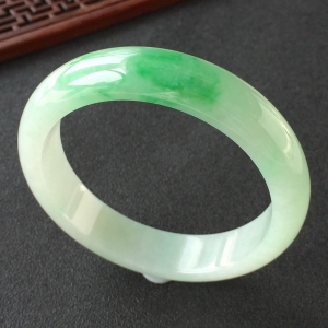 (超值推荐)糯冰种飘翠手镯(55.6mm)