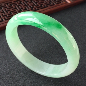 (超值推荐)糯冰种飘翠手镯(56.5mm)