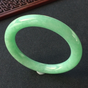 (超值推荐)糯冰种豆色圆条手镯(55.8mm)