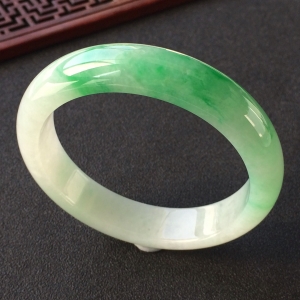 (超值推荐)糯冰种飘翠手镯(57.5mm)