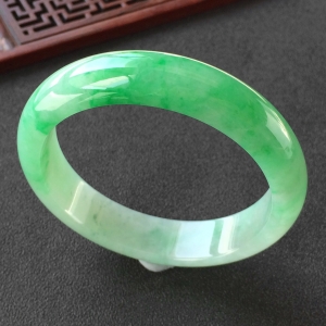 (超值推荐)糯冰种飘翠手镯(55.5mm)