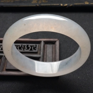 （超值推荐）糯冰种淡晴水手镯（54mm）