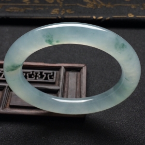 （超值推荐）冰种飘花圆条手镯（55.1mm）