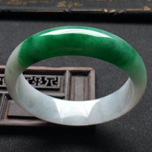（超值推荐）糯冰种飘翠手镯（54.8mm）