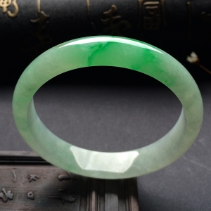 （超值推荐）糯冰种飘翠手镯（54.6mm）