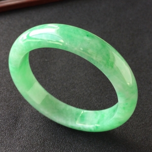 (超值推荐)糯冰种飘翠手镯(55.9mm)