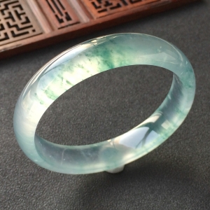 (超值推荐)冰玻种飘花手镯(58.1mm)
