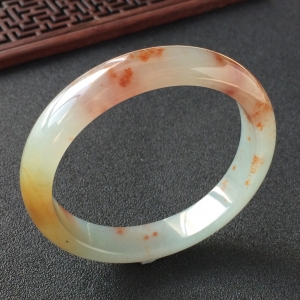 (超值推荐)糯冰种飘红花略带黄翡手镯(57.4mm)