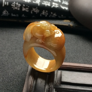 （超值推荐）糯冰种褐黄翡年年有余扳指