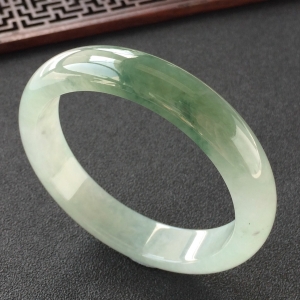 (超值推荐)糯冰种飘花手镯(57.3mm)