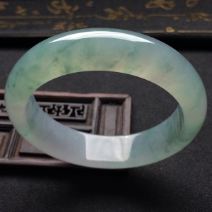 （超值推荐）冰种略飘花手镯（57.8mm）