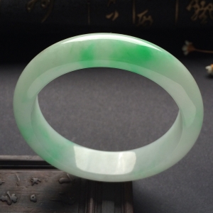 （超值推荐）糯冰种飘翠手镯（56.9mm）
