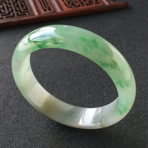 (超值推荐)糯冰种飘翠手镯(56.6mm)