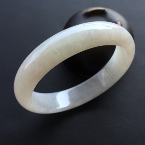 (超值推荐)糯冰种淡晴水手镯(63.2mm)