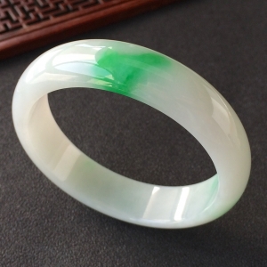 (超值推荐)糯冰种飘翠手镯(56.7mm)