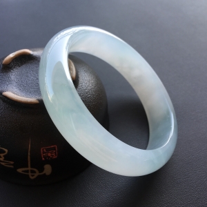 (超值推荐)糯冰种淡晴水手镯(54.1mm)