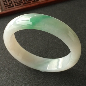 (超值推荐)糯冰种飘翠手镯(56.3mm)